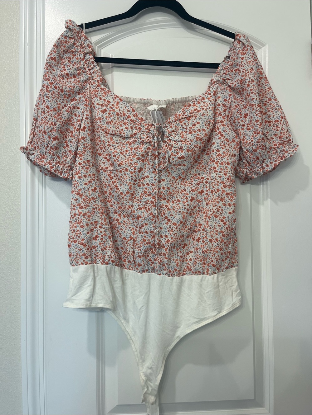 heyson boutique Floral Puff Sleeve Bodysuit in White and Coral large NWT